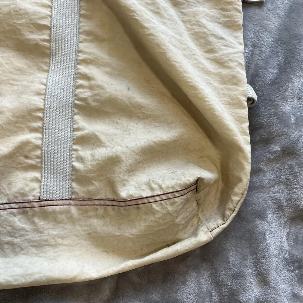 Nike Large Duffel Gym‎ Travel Tote Bag Beige Gray Purple Zip Top Logo Patch Gear